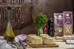 Restaurants and delivery services you can order online